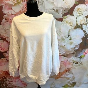 white tna sweatshirt. worn 2 times. size 3(L/xl).